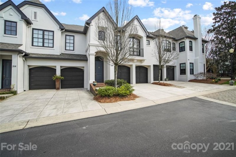 Property image 3 at 310 Wendover Heights Circle, Charlotte, NC 28211