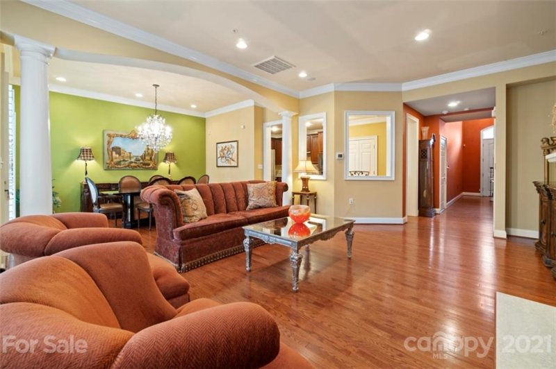 Property image 4 at 310 Wendover Heights Circle, Charlotte, NC 28211