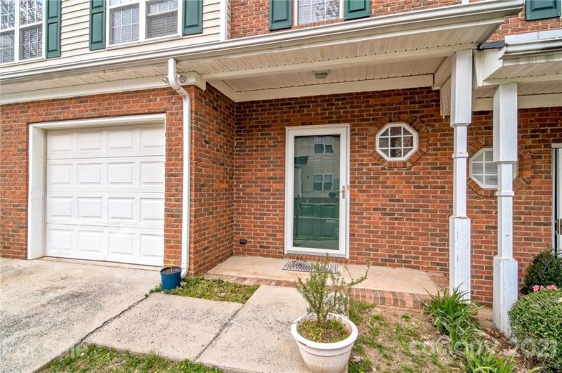 Property image 3 at 7811 Lennoxshire Lane, Charlotte, NC 28210