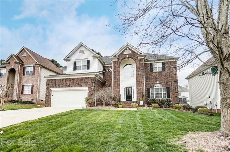 Property image 2 at 10509 Kilchurn Court, Charlotte, NC 28277