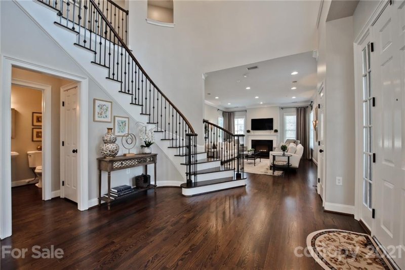 Property image 5 at 370 Wendover Heights Circle, Charlotte, NC 28211