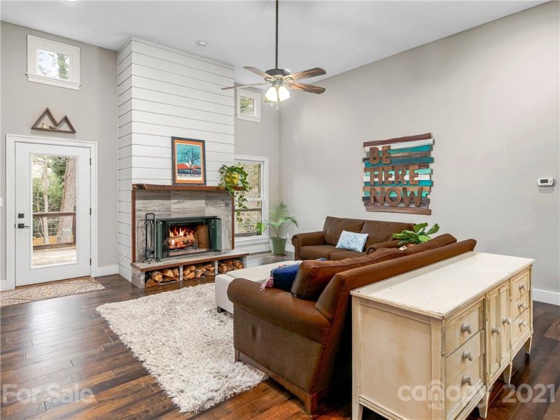 Property image 2 at 412 Comet Drive, Hendersonville, NC 28791