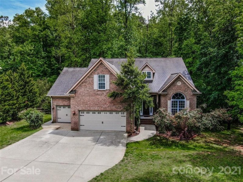 253 Streamside Place