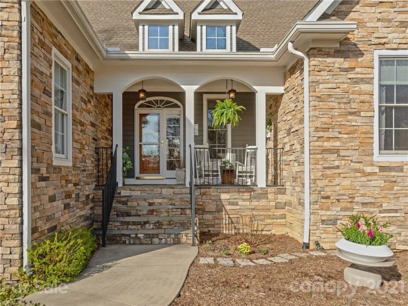 Property image 3 at 69 Benhurst Court, Hendersonville, NC 28791