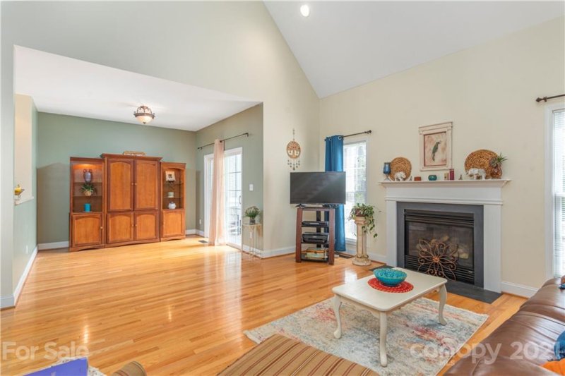 Property image 3 at 28 Village East Court, Asheville, NC 28805