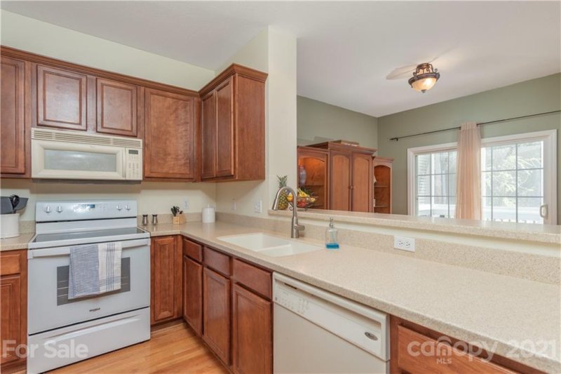 Property image 4 at 28 Village East Court, Asheville, NC 28805