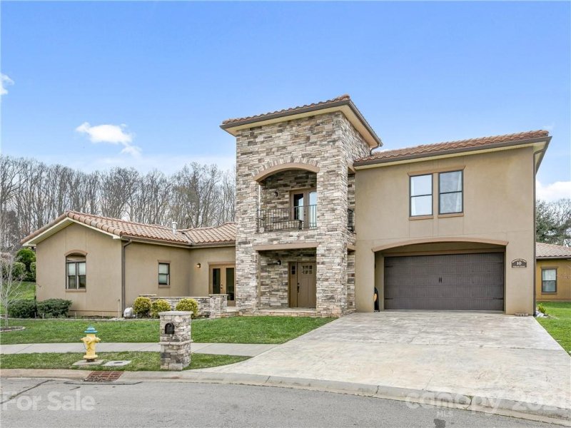 Property image 2 at 10 Verano Court, Asheville, NC 28806