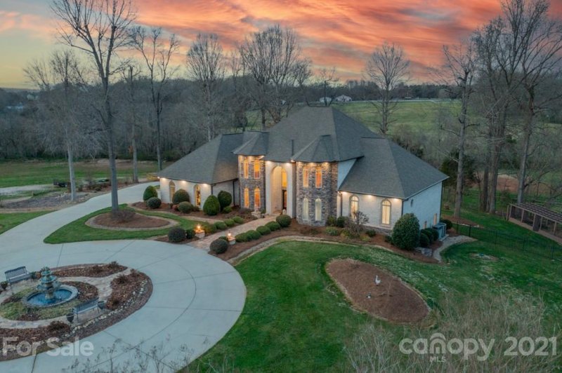 Property image 2 at 229 Cedar Lake Drive, Statesville, NC 28625