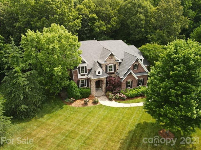 Property image 2 at 8007 Caliterra Drive, Matthews, NC 28104