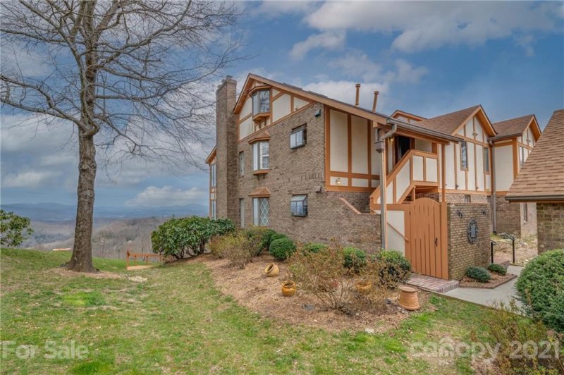 Property image 3 at 703 Fleetwood Plaza, Hendersonville, NC 28739