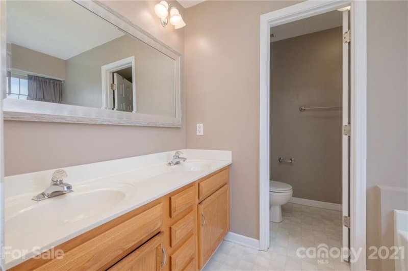 Property image 4 at 2001 Westminster Lane, Matthews, NC 28104