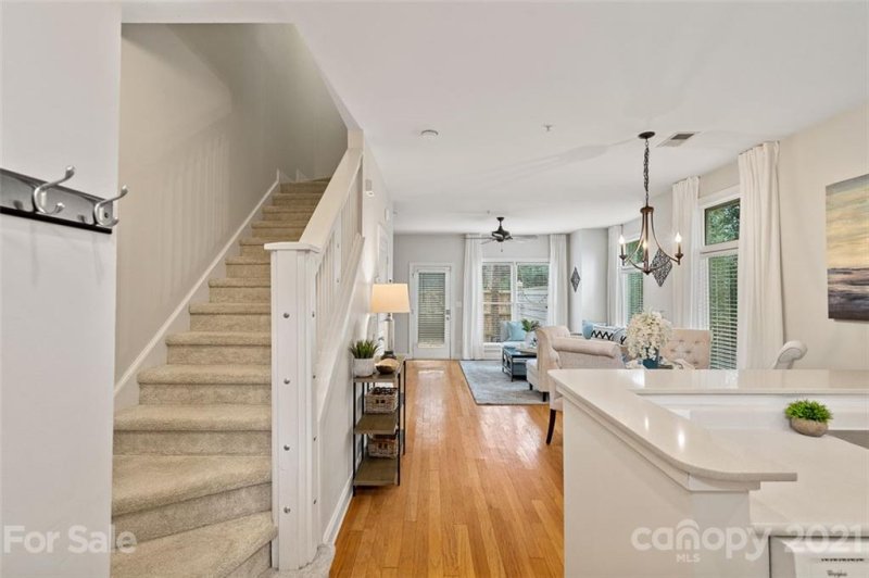 Property image 2 at 1041 Park West Drive, Charlotte, NC 28209