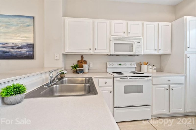 Property image 4 at 1041 Park West Drive, Charlotte, NC 28209