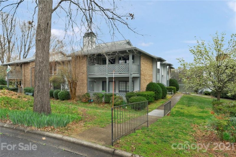 Property image 4 at 5833 Harris Grove Lane, Charlotte, NC 28212