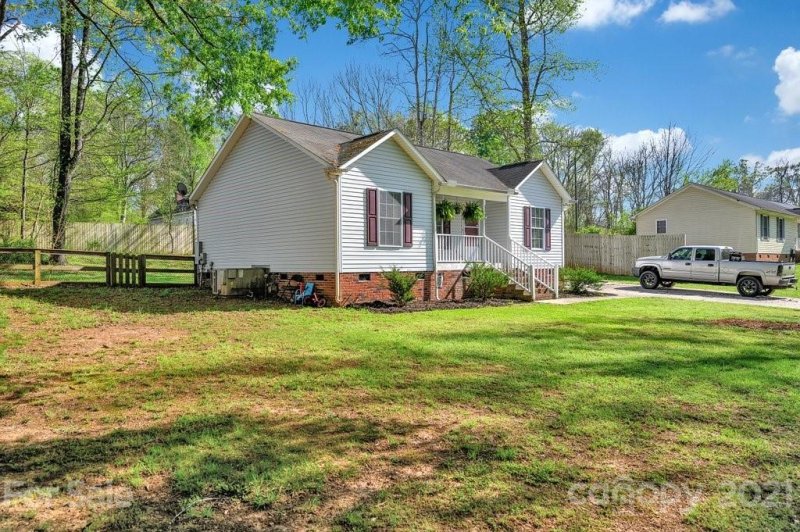 Property image 3 at 110 Eighth Street, York, SC 29745