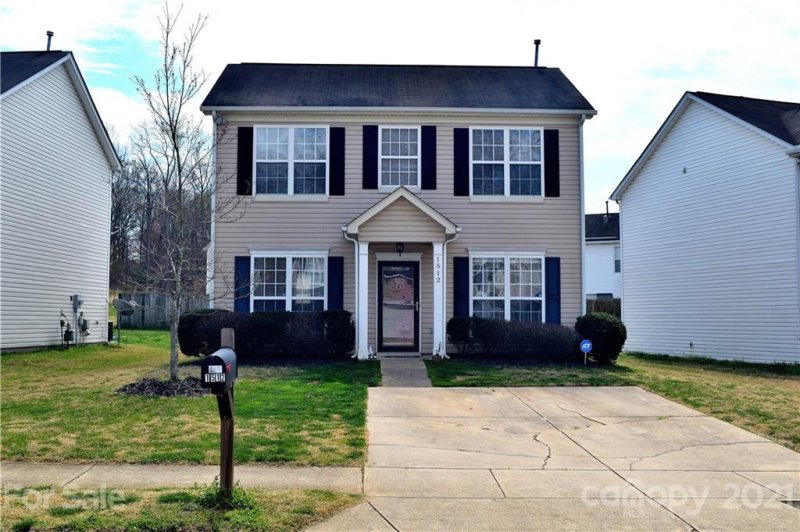 Property image 2 at 1512 Braveheart Lane, Charlotte, NC 28216