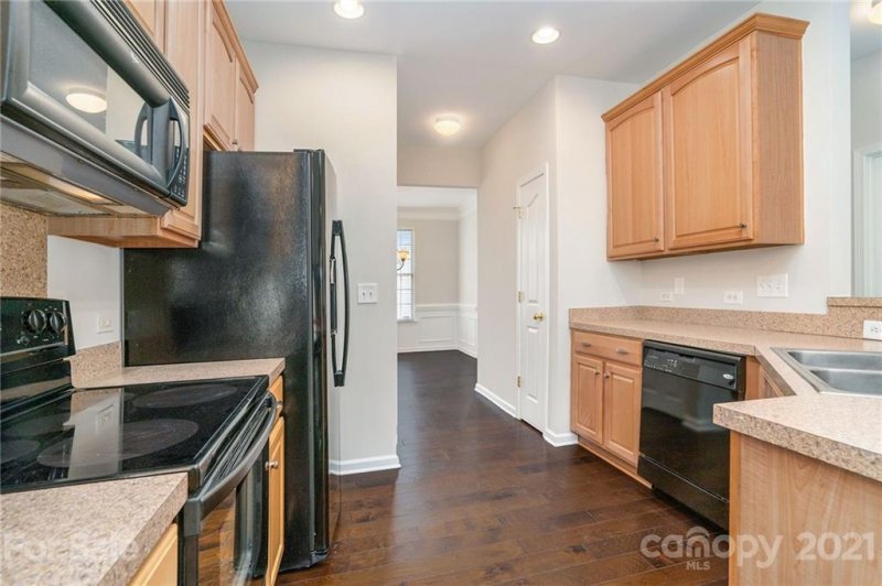Property image 2 at 8905 Holland Park Lane, Charlotte, NC 28277
