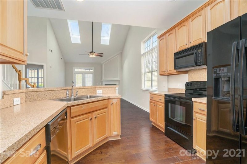 Property image 3 at 8905 Holland Park Lane, Charlotte, NC 28277