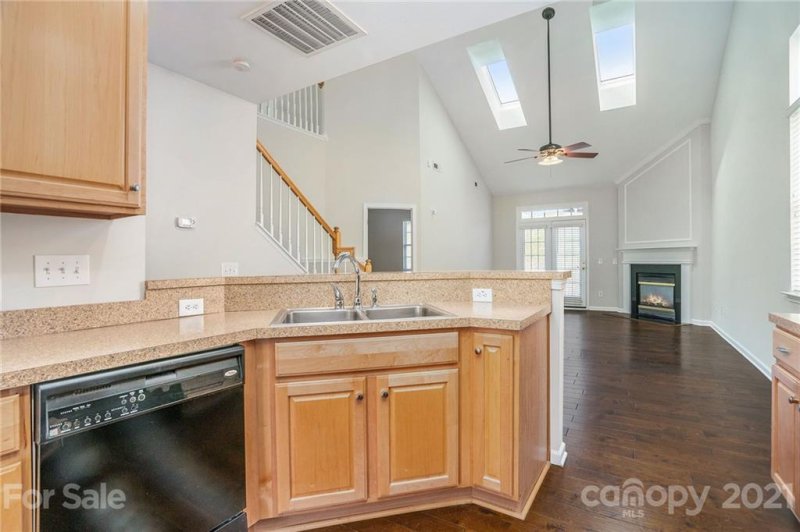 Property image 4 at 8905 Holland Park Lane, Charlotte, NC 28277