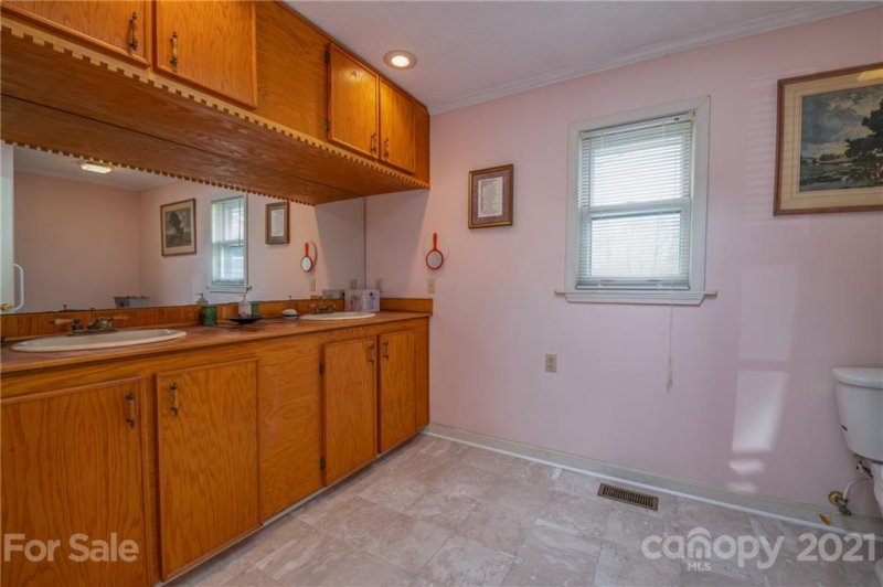 Property image 4 at 320 Glover Street, Hendersonville, NC 28792