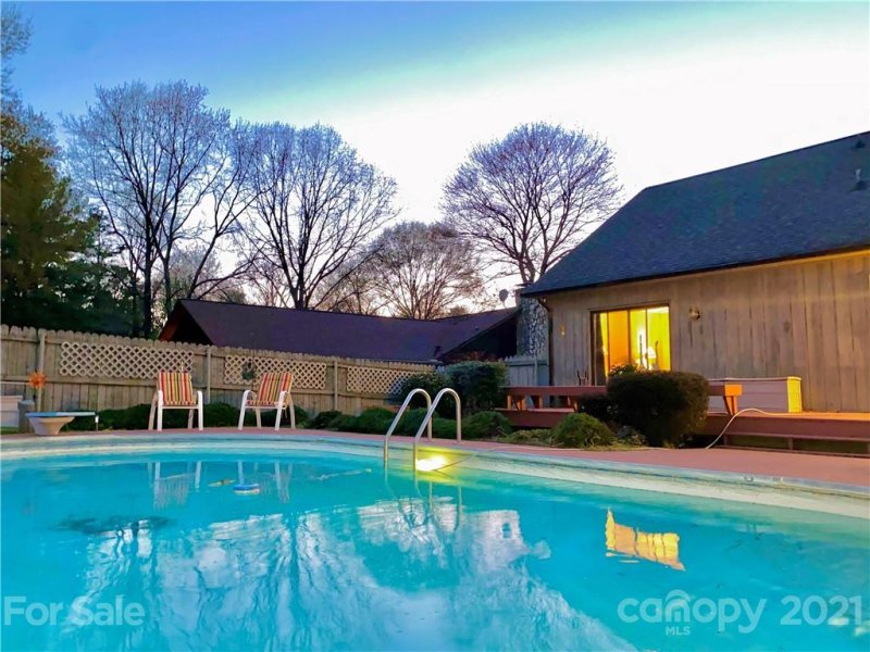 Property image 3 at 3240 15th Street, Hickory, NC 28601