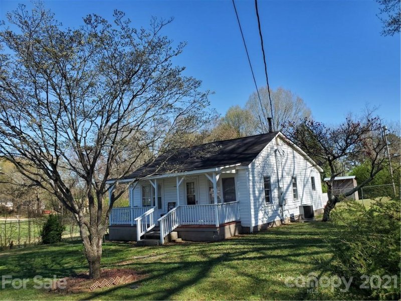 Property image 3 at 1024 Catawba Street, Lincolnton, NC 28092