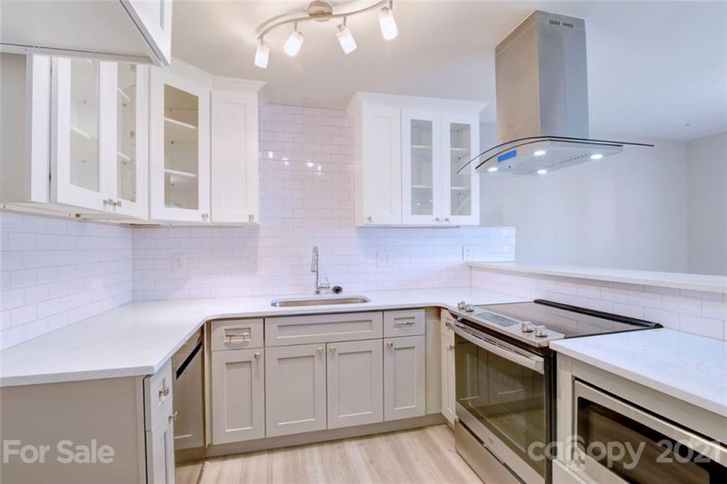 Property image 2 at 1616 Flynwood Drive, Charlotte, NC 28205