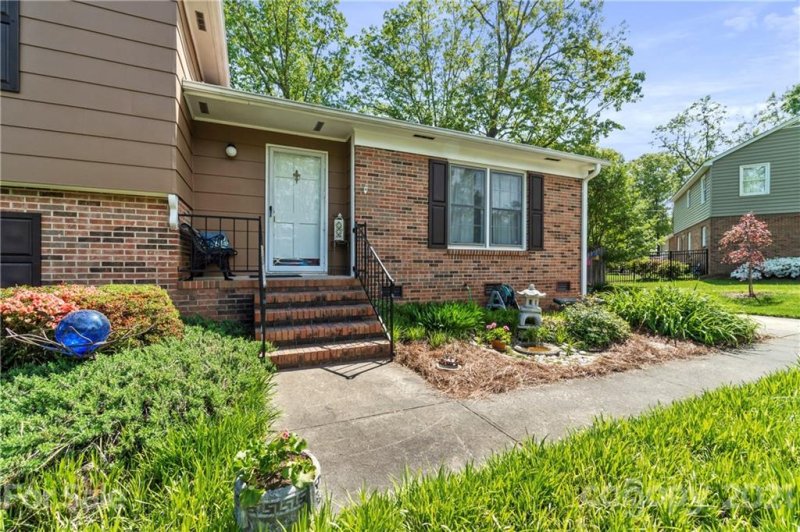 Property image 2 at 3414 Oakhill Lane, Gastonia, NC 28056