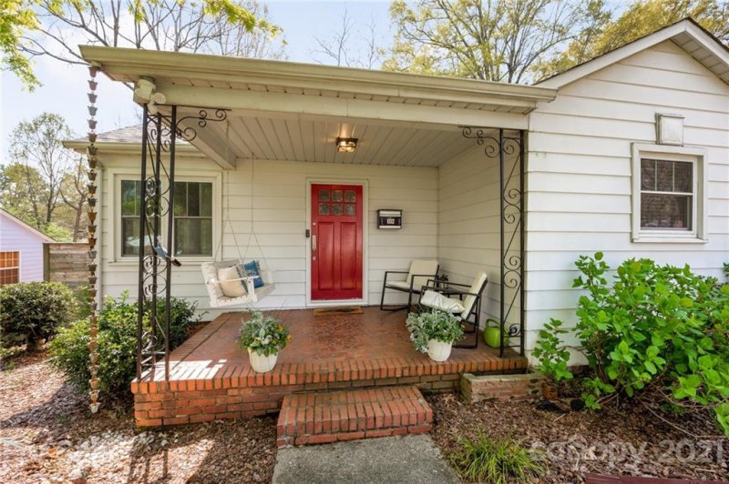 Property image 2 at 1112 Meadow Lane, Charlotte, NC 28205