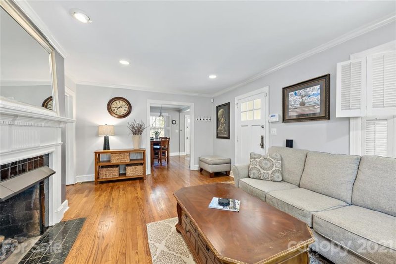 Property image 3 at 1112 Meadow Lane, Charlotte, NC 28205