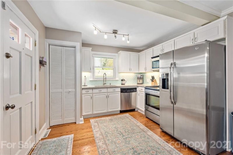 Property image 5 at 1112 Meadow Lane, Charlotte, NC 28205