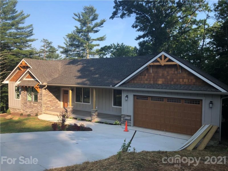 Property image 3 at 15 Crossing Circle, Fairview, NC 28730