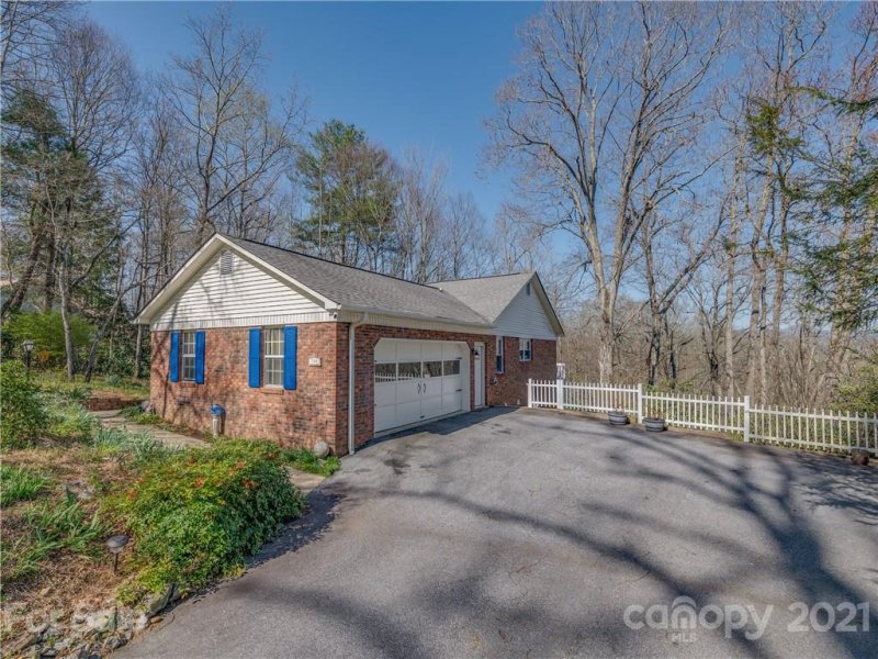 Property image 2 at 705 Victory Lane, Hendersonville, NC 28739