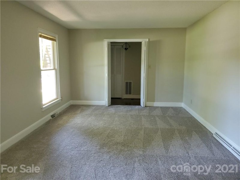 Property image 4 at 102 Buckingham Place, Statesville, NC 28625