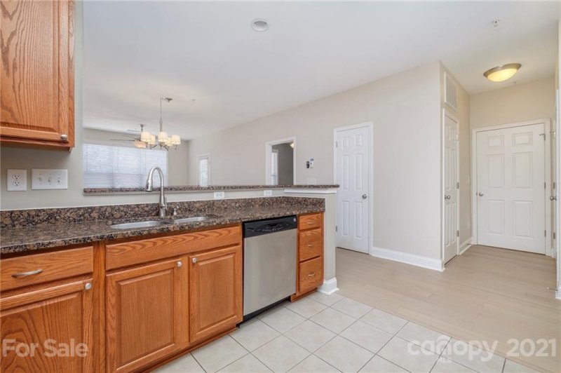 Property image 5 at 1000 E Woodlawn Road, Charlotte, NC 28209