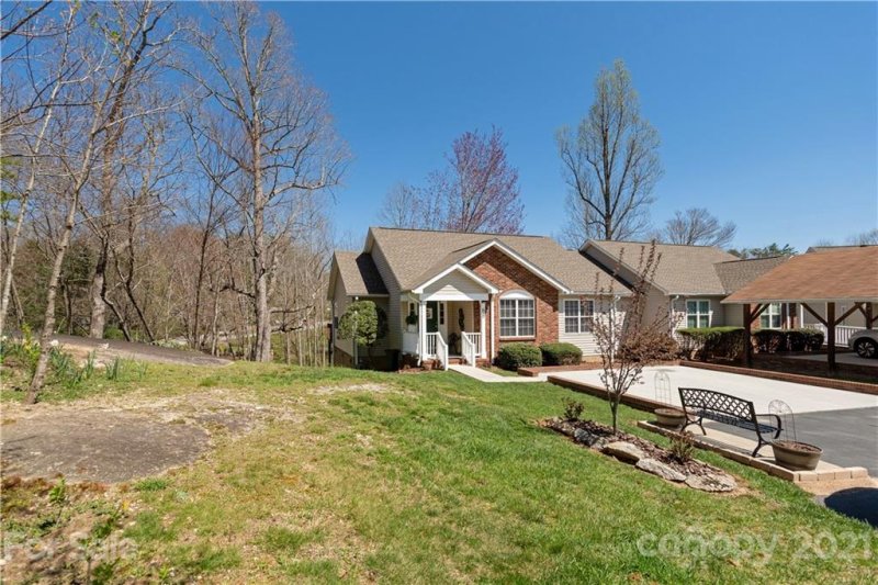 Property image 2 at 66 N Woodridge View Court, Hendersonville, NC 28791