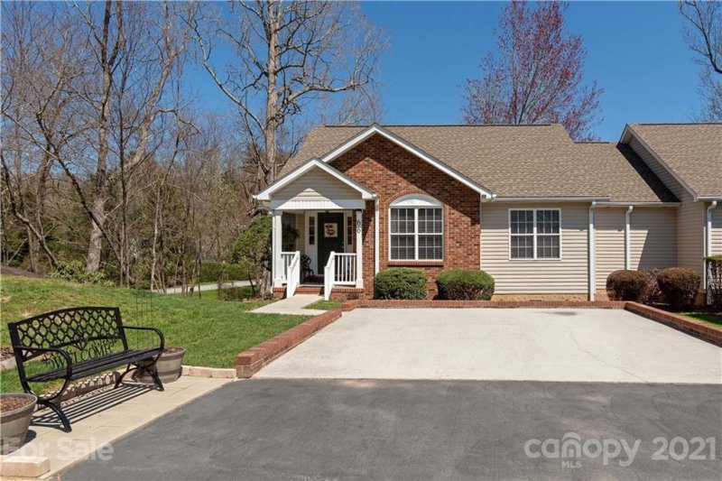 Property image 3 at 66 N Woodridge View Court, Hendersonville, NC 28791