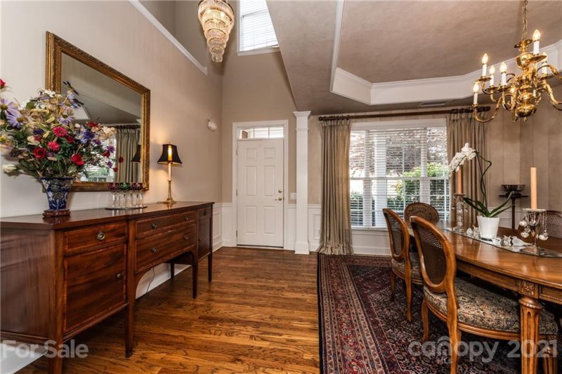 Property image 2 at 210 Robinlynn Road, Matthews, NC 28105