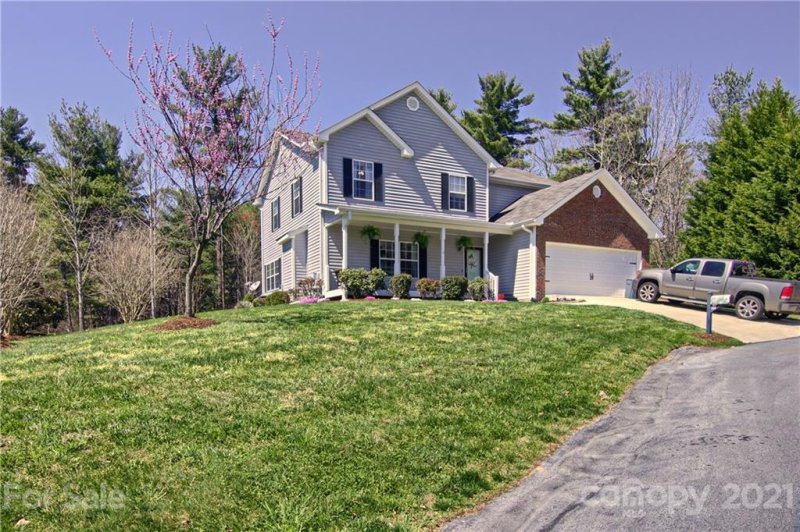 Property image 3 at 481 Kanuga Forest Drive, Hendersonville, NC 28739