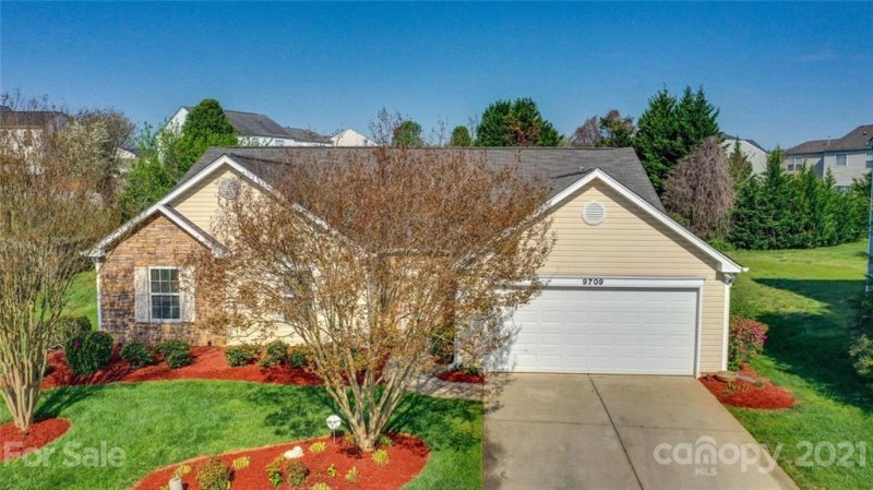 Property image 2 at 9709 Avensong Crossing Drive, Charlotte, NC 28215