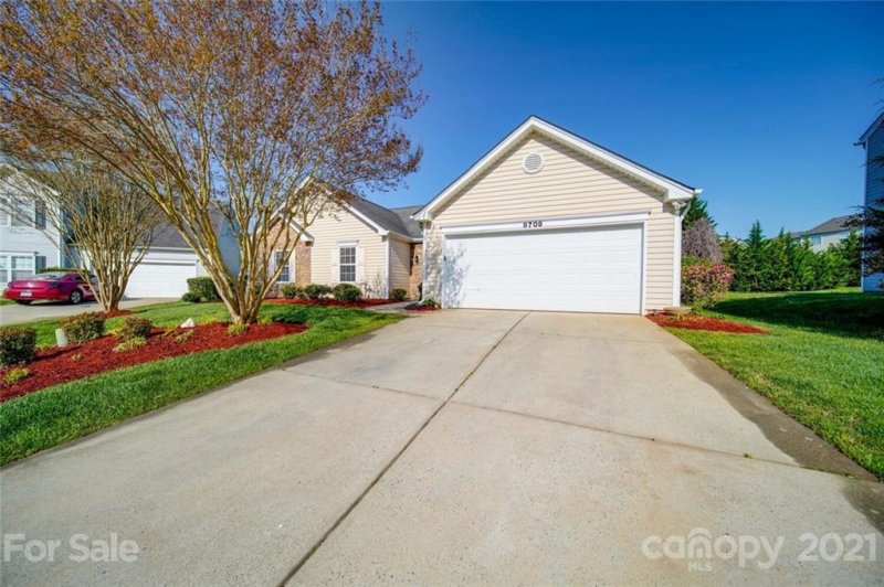 Property image 5 at 9709 Avensong Crossing Drive, Charlotte, NC 28215