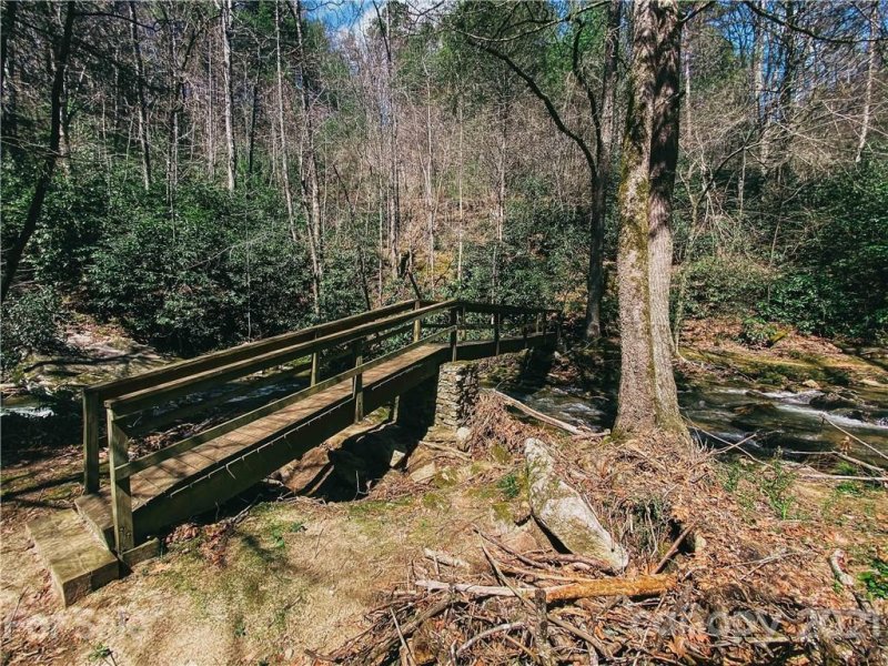 Property image 3 at 133 Oleta Falls Path, Hendersonville, NC 28792