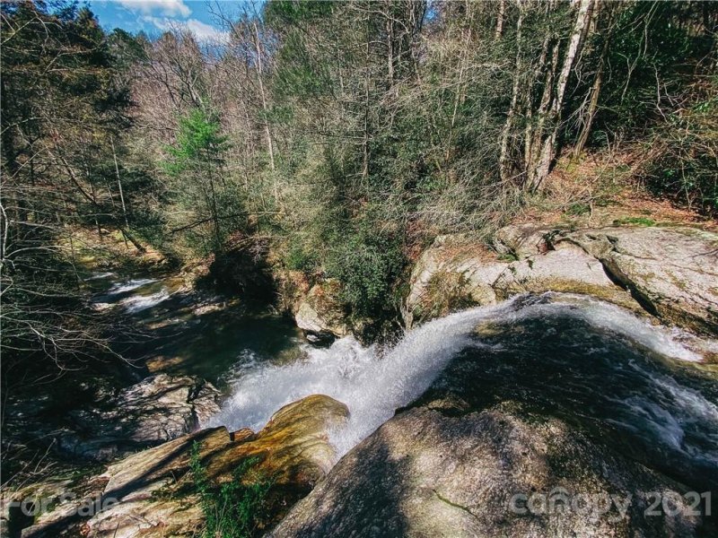 Property image 4 at 133 Oleta Falls Path, Hendersonville, NC 28792