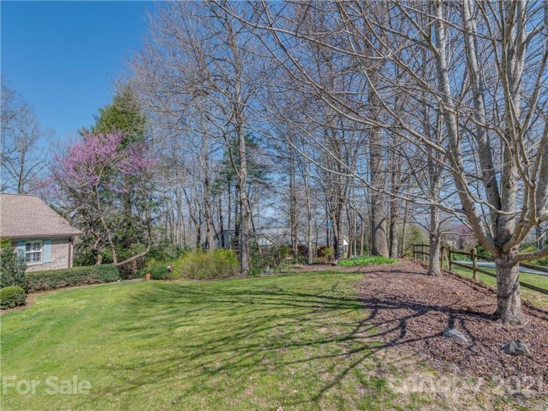 Property image 2 at 703 Victory Lane, Hendersonville, NC 28739