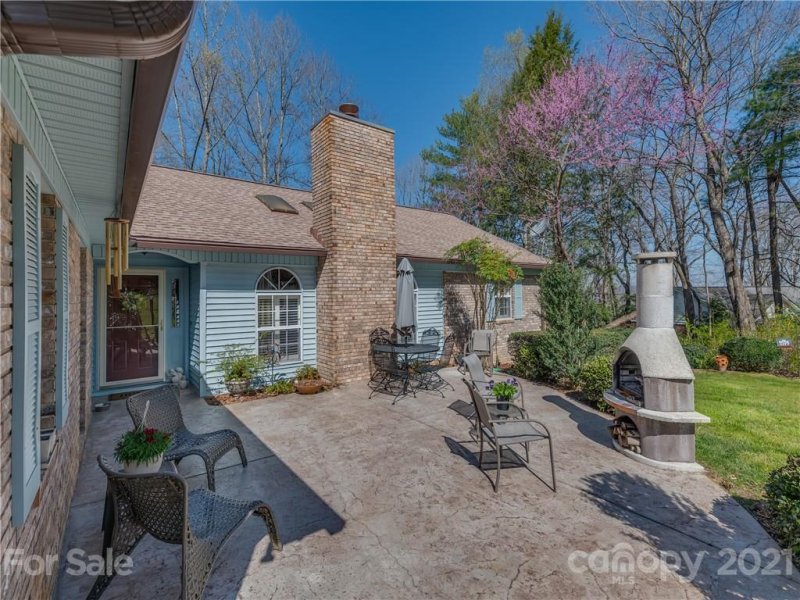 Property image 3 at 703 Victory Lane, Hendersonville, NC 28739