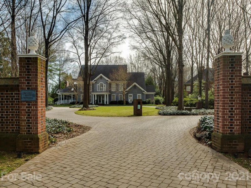 Property image 2 at 8226 Fairview Road, Charlotte, NC 28226