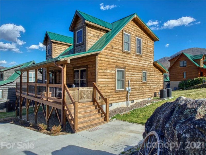 Property image 3 at 504 Panoramic Loop, Maggie Valley, NC 28751