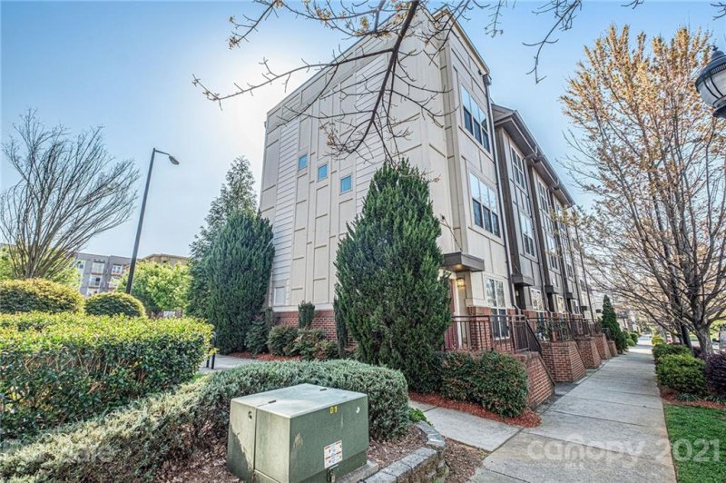 1032 Skyline View Way