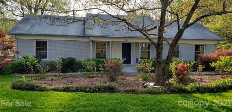 Property image 2 at 5100 Carriage Drive Circle, Charlotte, NC 28205