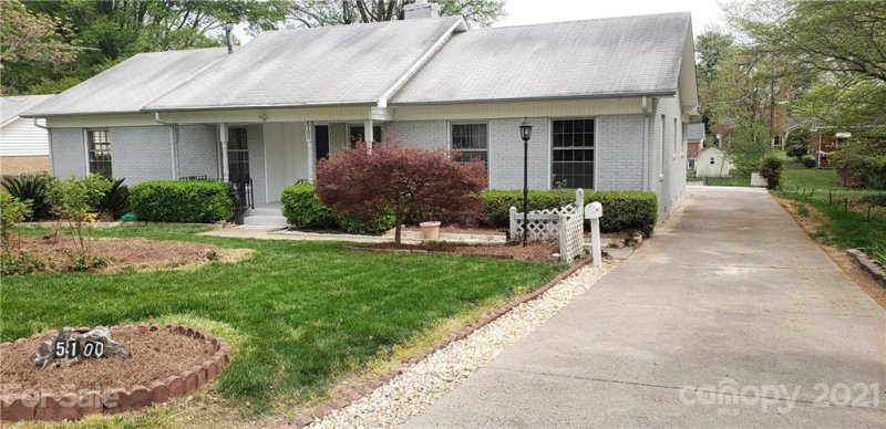 Property image 4 at 5100 Carriage Drive Circle, Charlotte, NC 28205